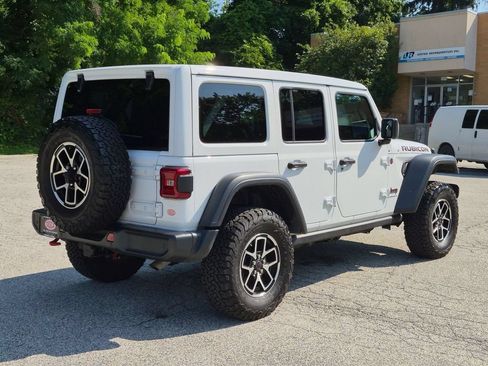 Used 2024 Jeep Wrangler Unlimited Rubicon w/ Technology Group AWD/4WD image 3