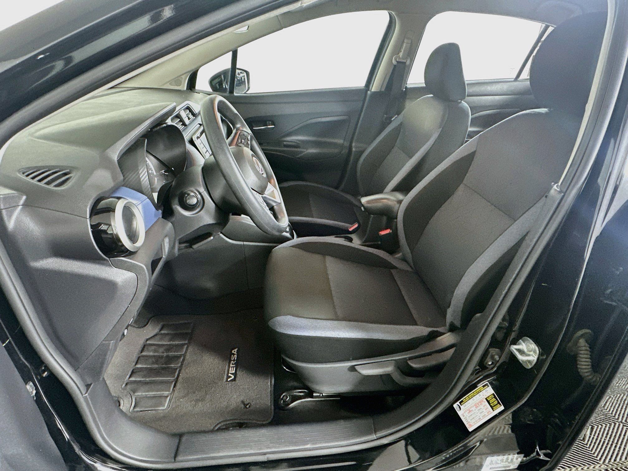 Used 2025 Nissan Versa SV FWD image 13