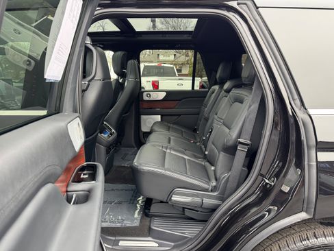 Used 2024 Lincoln Navigator Reserve image 12