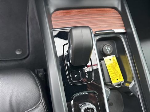 Used 2025 Volvo V60 B5 Cross Country Plus image 24