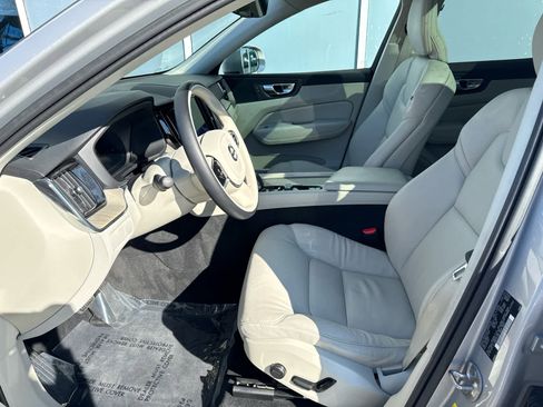 Used 2023 Volvo XC60 B5 Plus w/ Protection Package Premier AWD/4WD image 7