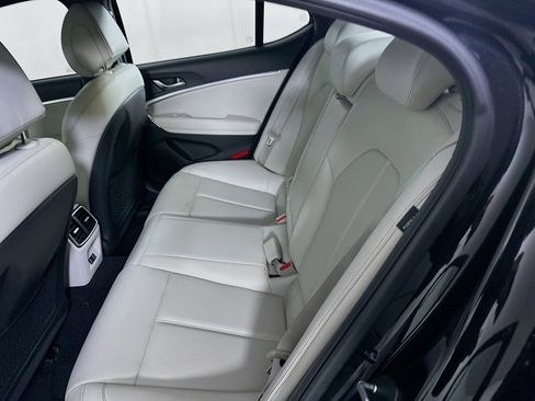 Used 2025 Genesis G70 2.5T image 27