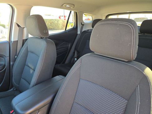 Used 2024 GMC Terrain SLE image 9