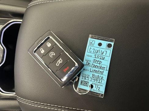 Used 2026 Jeep Grand Cherokee L Limited w/ Limited Altitude Package AWD/4WD image 16