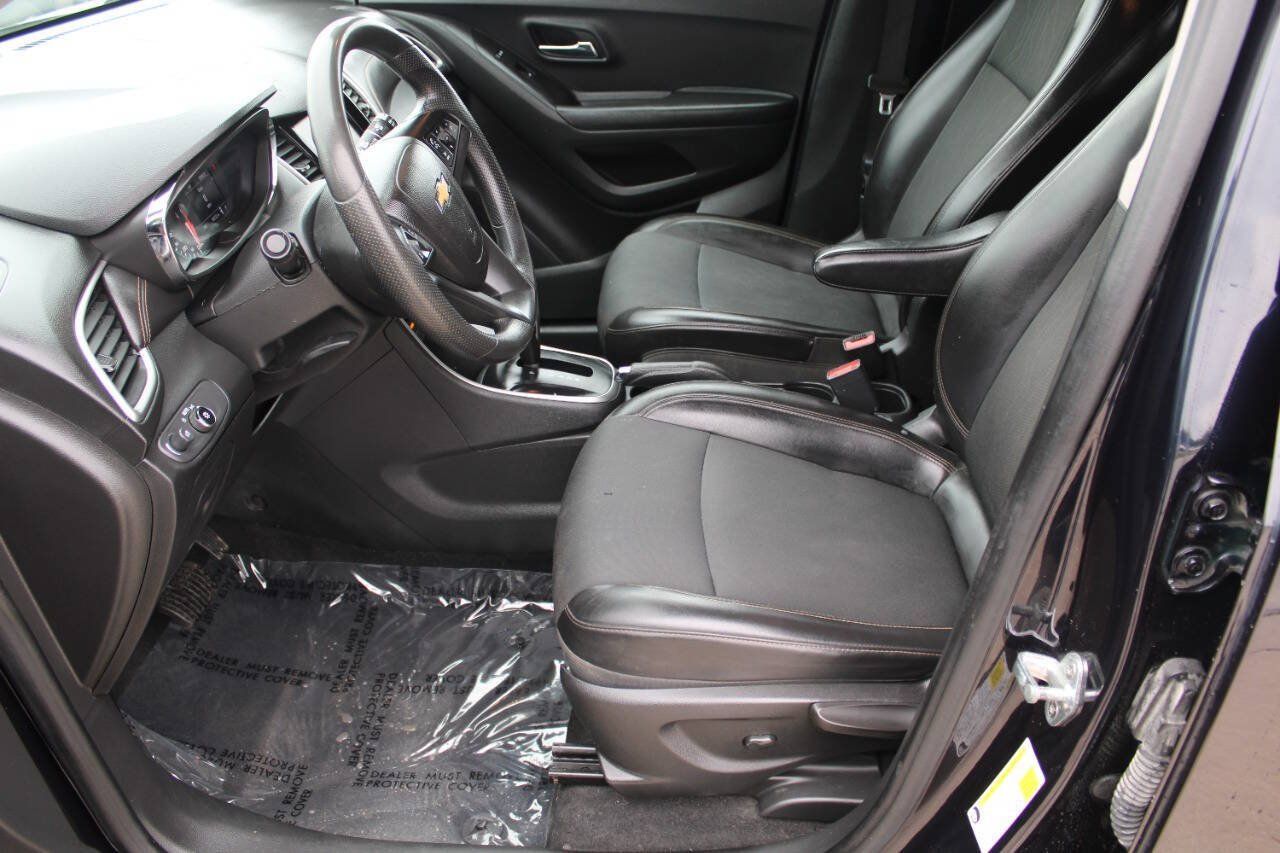 Used 2021 Chevrolet Trax LT AWD/4WD image 16