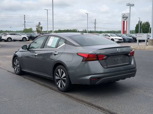 Used 2022 Nissan Altima 2.5 SV FWD image 5