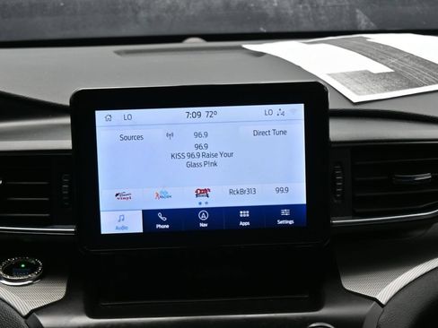 Used 2020 Ford Explorer XLT w/ Equipment Group 202A AWD/4WD image 22
