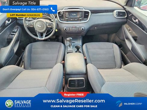 Used 2017 Kia Sorento LX FWD image 11