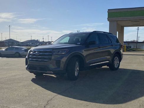 New 2025 Ford Explorer Active RWD image 8