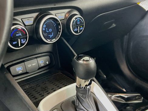 Used 2023 Hyundai Venue Limited FWD image 15