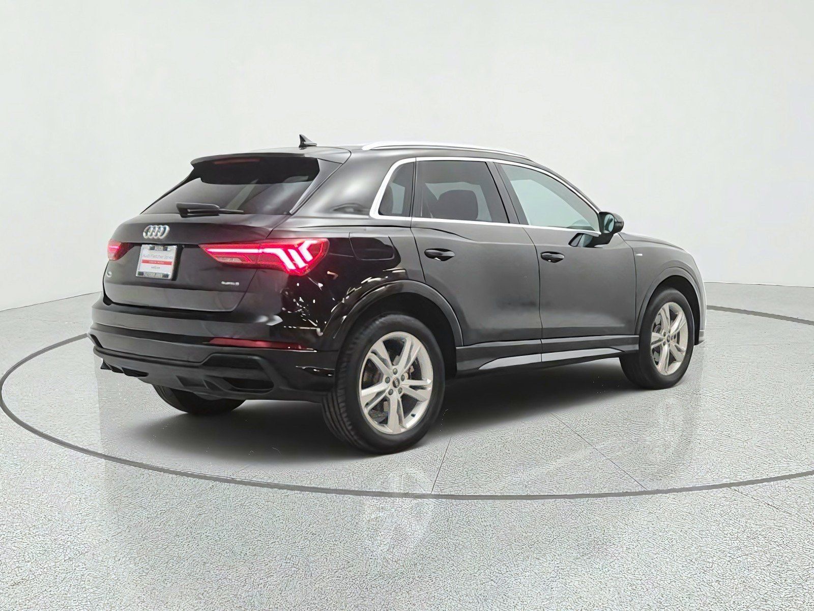 Used 2023 Audi Q3 2.0T Premium w/ Convenience Package AWD/4WD image 5