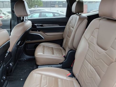 Used 2022 Kia Telluride SX w/ SX Prestige Package AWD/4WD image 10