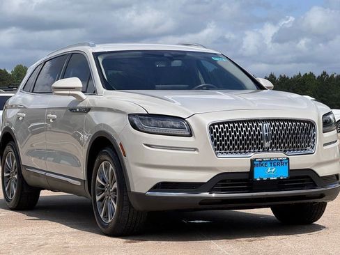 Used 2022 Lincoln Nautilus FWD w/ Premium Package image 11