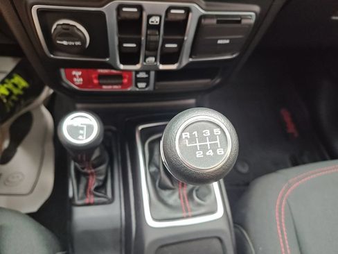 Used 2021 Jeep Gladiator Rubicon w/ Trailer Tow Package AWD/4WD image 25