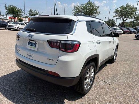 Used 2022 Jeep Compass Latitude w/ Sun and Sound Group AWD/4WD image 5