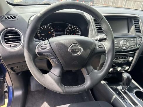 Used 2018 Nissan Pathfinder SV FWD image 21