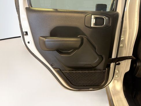 Used 2023 Jeep Wrangler Unlimited image 24