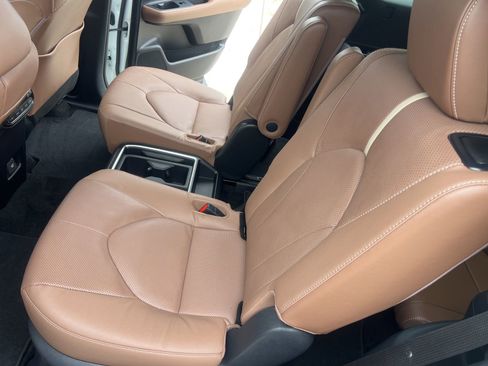 Used 2025 Toyota Grand Highlander AWD image 13