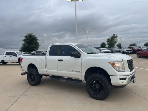 Used 2024 Nissan Titan SV AWD/4WD image 7