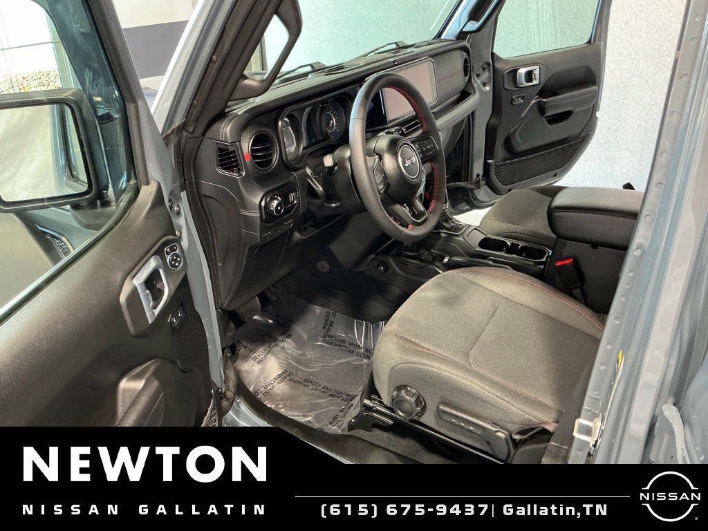 Used 2024 Jeep Wrangler Unlimited Rubicon AWD/4WD image 6