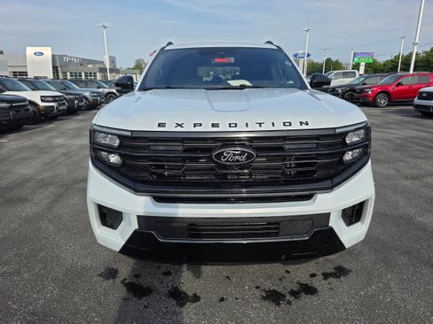 Certified 2025 Ford Expedition Max Platinum w/ Stealth Appearance Package AWD/4WD image 8