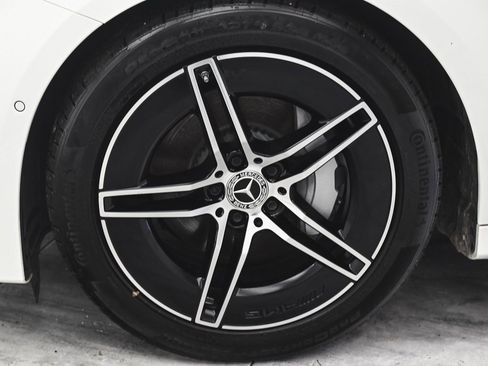 Used 2025 Mercedes-Benz E 350 4MATIC Sedan image 7