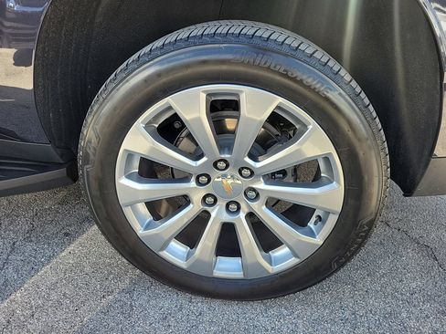 Used 2025 Chevrolet Suburban Premier w/ Sun And Tow Package RWD image 15