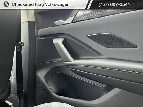 New 2025 Volkswagen Tiguan SE image 51
