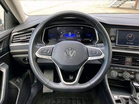 Used 2024 Volkswagen Jetta SE FWD image 10