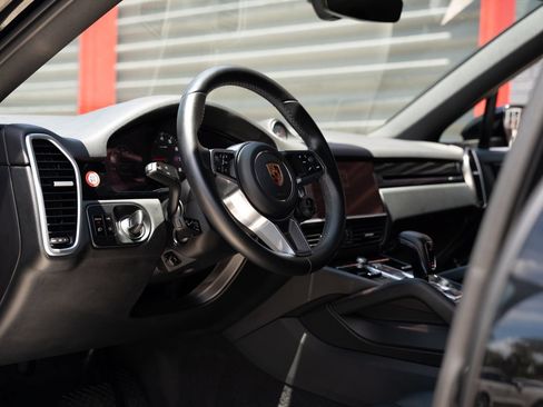 Used 2020 Porsche Cayenne AWD/4WD image 14