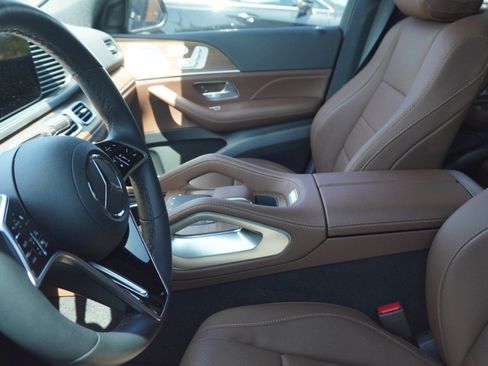 Used 2025 Mercedes-Benz GLE 450 4MATIC image 9