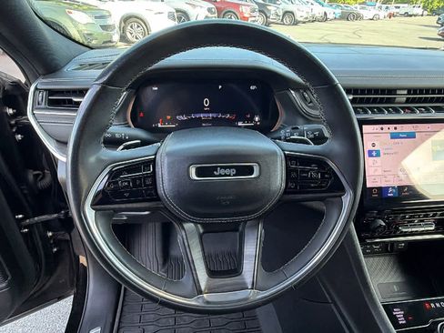Used 2023 Jeep Grand Cherokee Overland w/ Luxury Tech Group IV AWD/4WD image 18