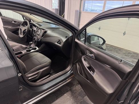 Used 2017 Chevrolet Cruze LT w/ Convenience Package FWD image 16