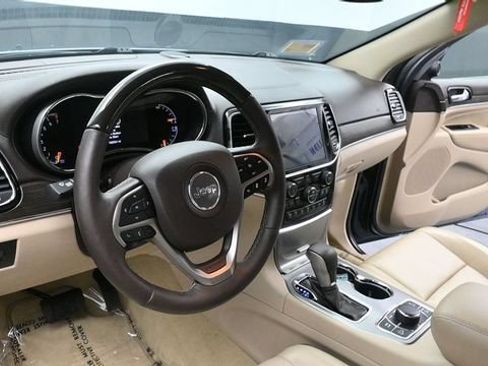 Used 2020 Jeep Grand Cherokee Overland AWD/4WD image 17
