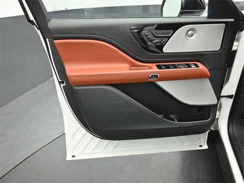 Certified 2025 Lincoln Aviator Reserve w/ Equipment Group 201A image 21