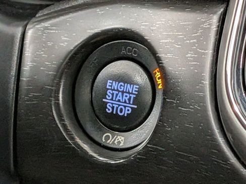 Used 2017 Jeep Grand Cherokee Altitude image 18