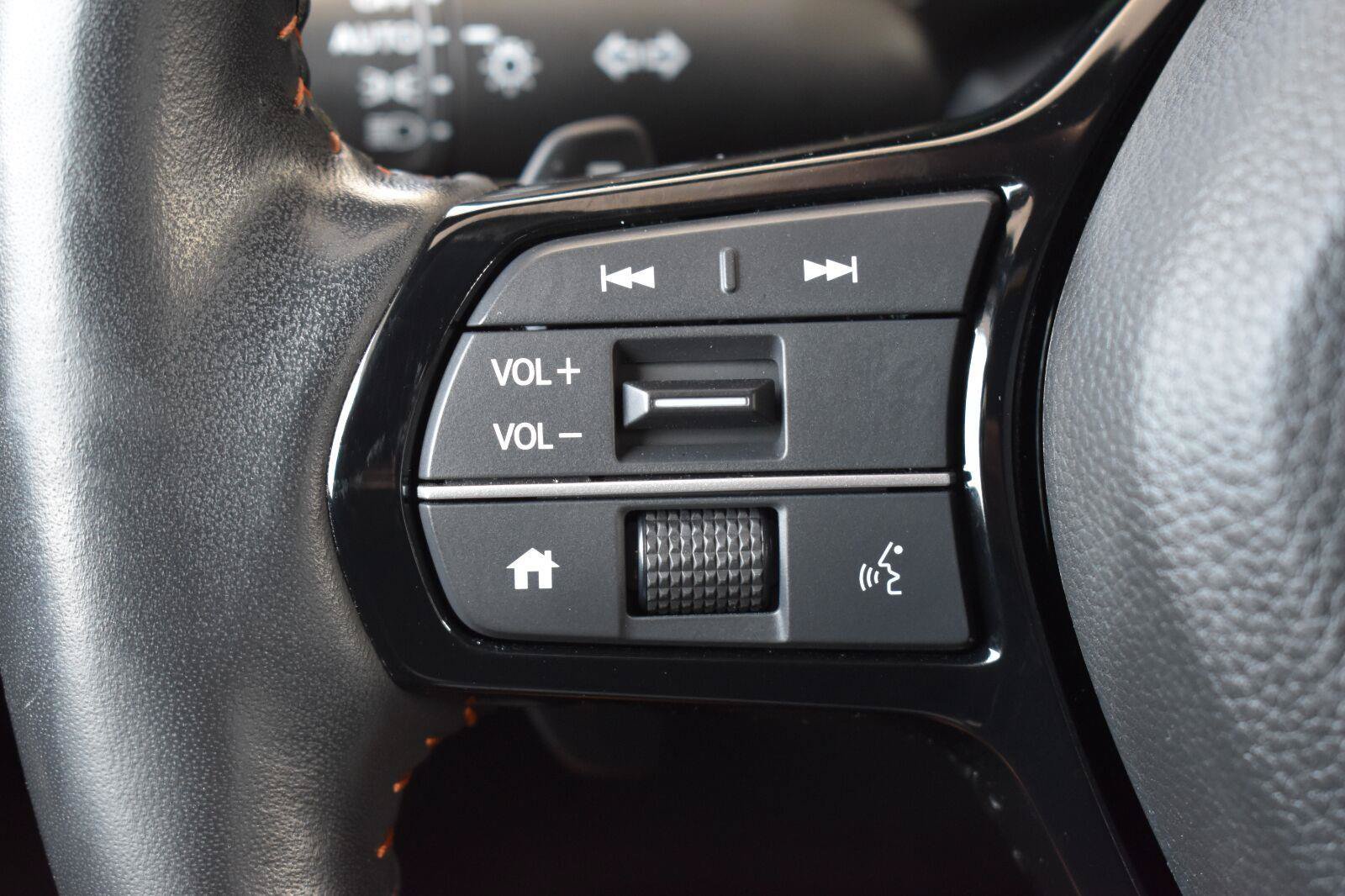 Used 2025 Honda CR-V Sport Touring image 6