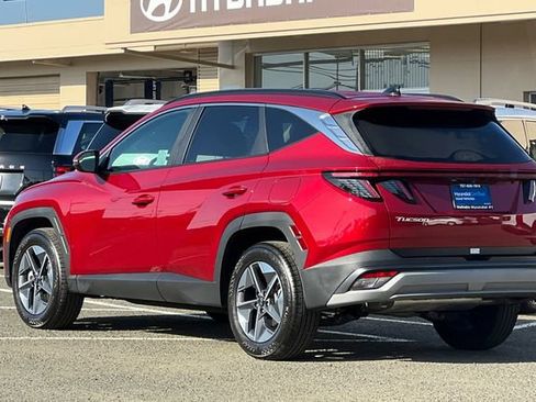 Certified 2025 Hyundai Tucson SEL AWD/4WD image 8