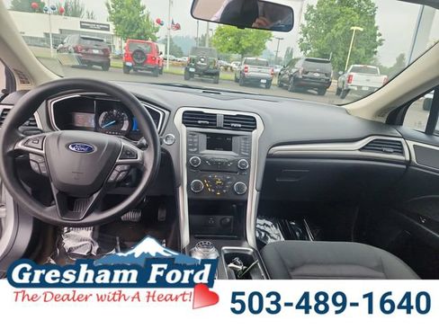 Used 2017 Ford Fusion SE FWD image 15