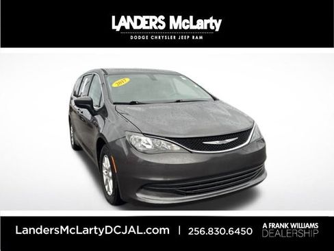 Used 2017 Chrysler Pacifica Touring image 1