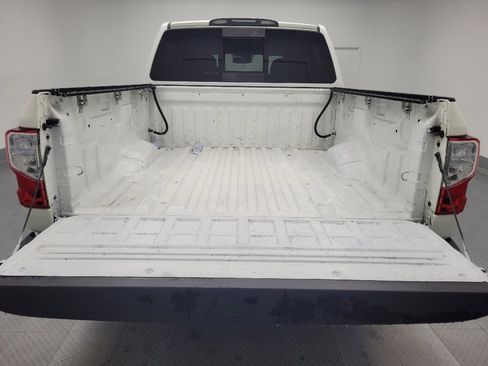 Used 2018 Nissan Titan SV w/ SV Convenience Package image 29