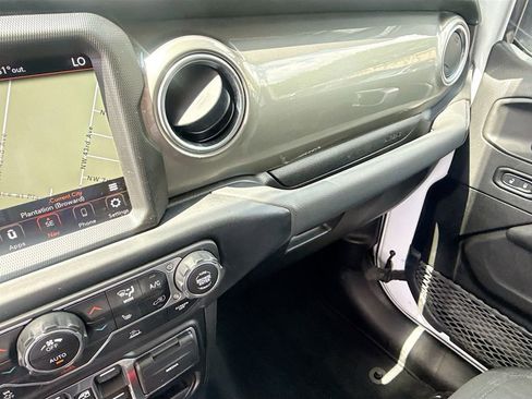 Used 2022 Jeep Wrangler Unlimited Sahara w/ LED Lighting Group AWD/4WD image 24