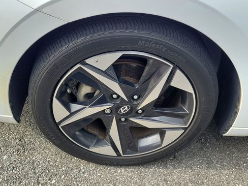 Used 2021 Hyundai Elantra SEL w/ Convenience + Premium Package FWD image 4