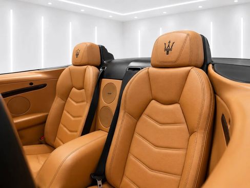 Used 2016 Maserati GranTurismo Sport RWD image 14