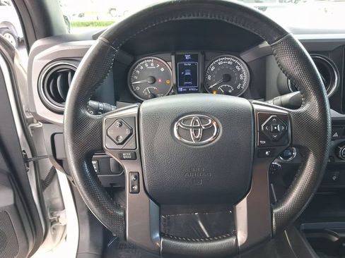 Used 2016 Toyota Tacoma TRD Sport w/ Towing Package AWD/4WD image 17
