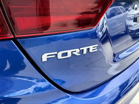 Certified 2022 Kia Forte LXS w/ LXS Technology Package FWD image 27