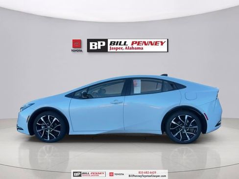 New 2026 Toyota Prius Plug-In Hybrid FWD image 2