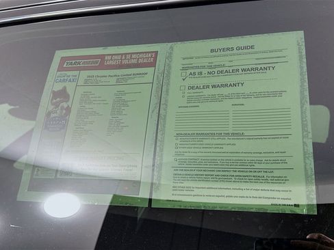 Used 2025 Chrysler Pacifica Limited image 15