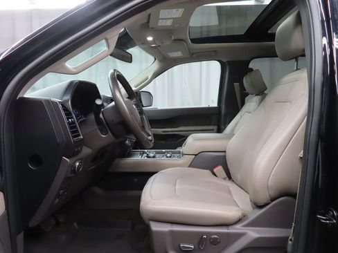 Used 2019 Ford Expedition Limited w/ Equipment Group 302A AWD/4WD image 9