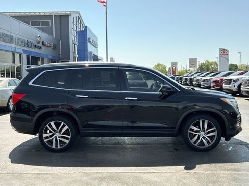 Used 2017 Honda Pilot Touring image 12